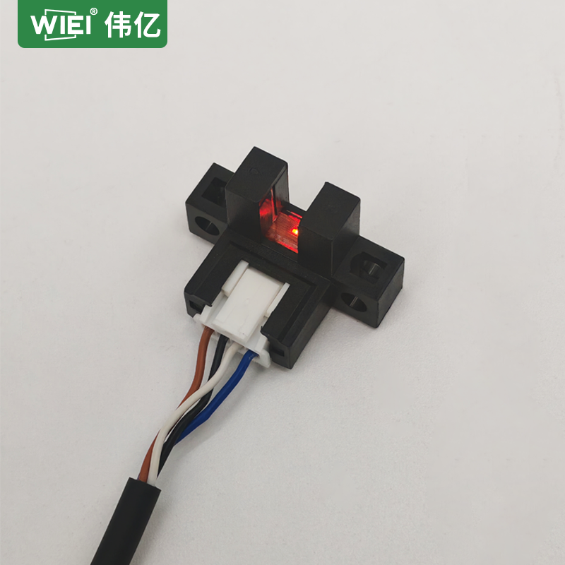 新款插件型槽型光电传感器
